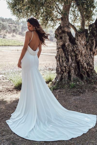 Allure Bridals Bridal Allure Romance R3601