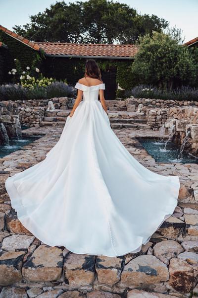 Allure Bridals Bridal Allure Romance R3602