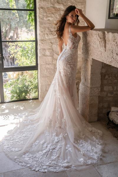 Allure Bridals Bridal Allure Romance R3604