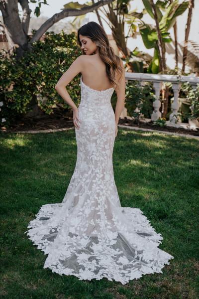 Allure Bridals Bridal Allure Romance R3651