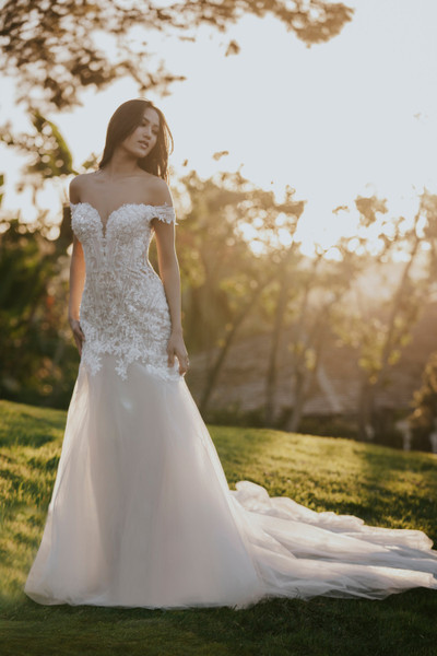 Allure Bridals Bridal Allure Romance R3656