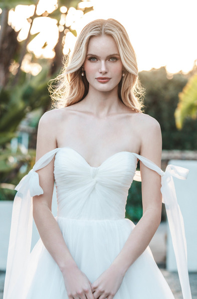 Allure Bridals Bridal Allure Romance R3750