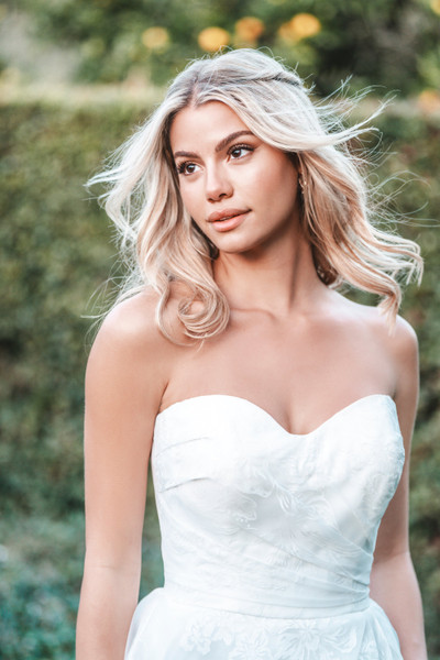 Allure Bridals Bridal Allure Romance R3758