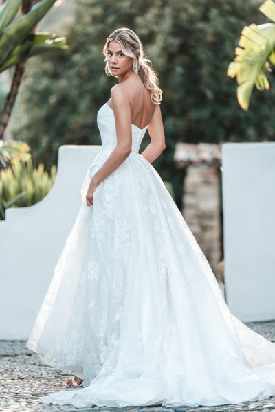 Allure Bridals Bridal Allure Romance R3758