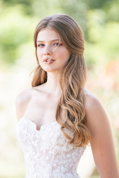 Allure Bridals Bridal Allure Romance R3802