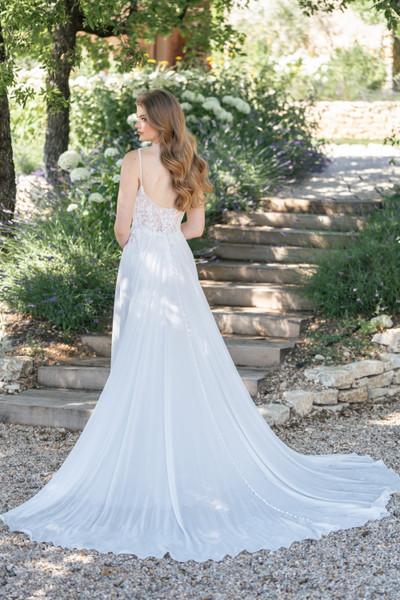 Allure Bridals Bridal Allure Romance R3808