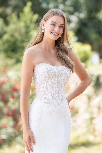 Allure Bridals Bridal Allure Romance R3809