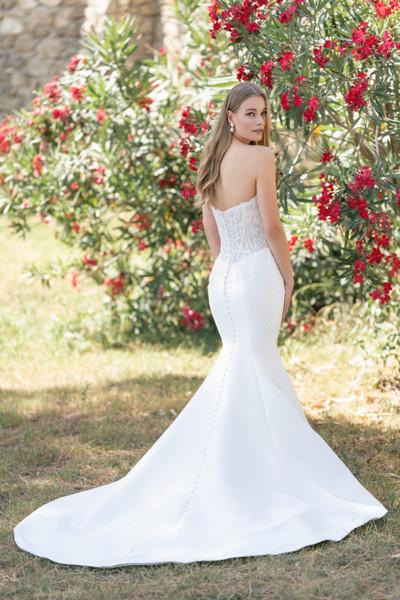 Allure Bridals Bridal Allure Romance R3809
