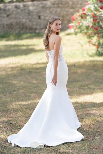 Allure Bridals Bridal Allure Romance R3809