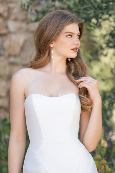 Allure Bridals Bridal Allure Romance R3811