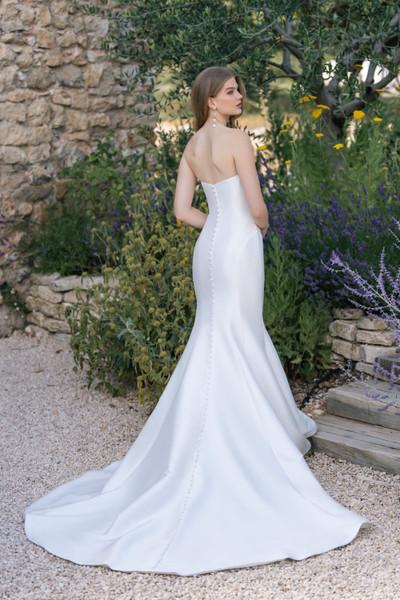 Allure Bridals Bridal Allure Romance R3811