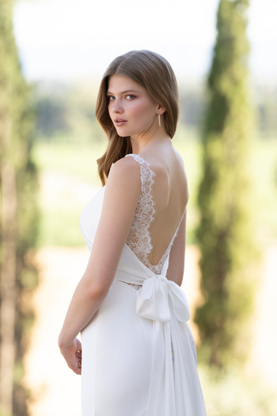 Allure Bridals Bridal Allure Romance R3814