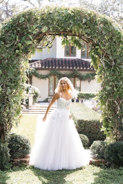 Allure Bridals Bridal Allure Romance R3852