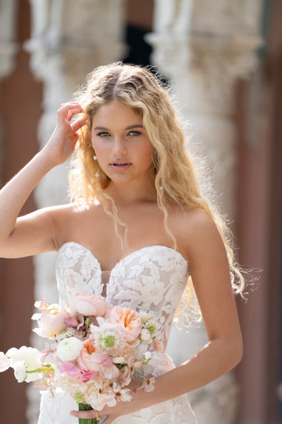 Allure Bridals Bridal Allure Romance R3854