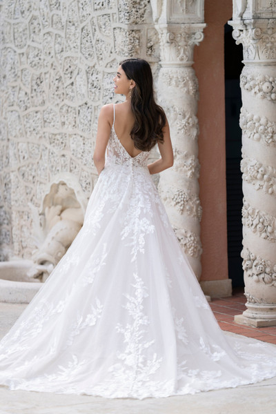 Allure Bridals Bridal Allure Romance R3855