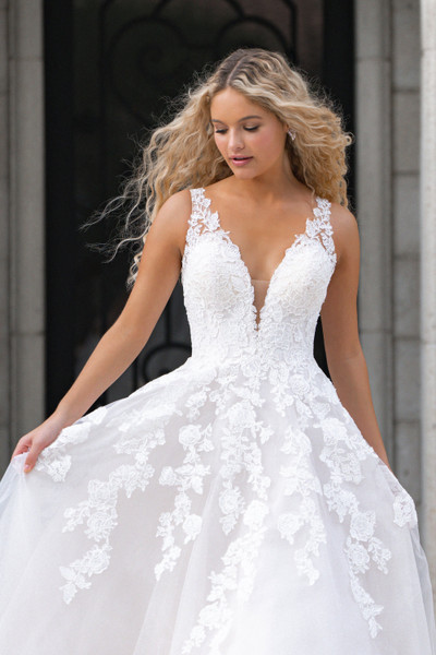 Allure Bridals Bridal Allure Romance R3858