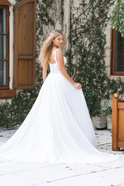 Allure Bridals Bridal Allure Romance R3860