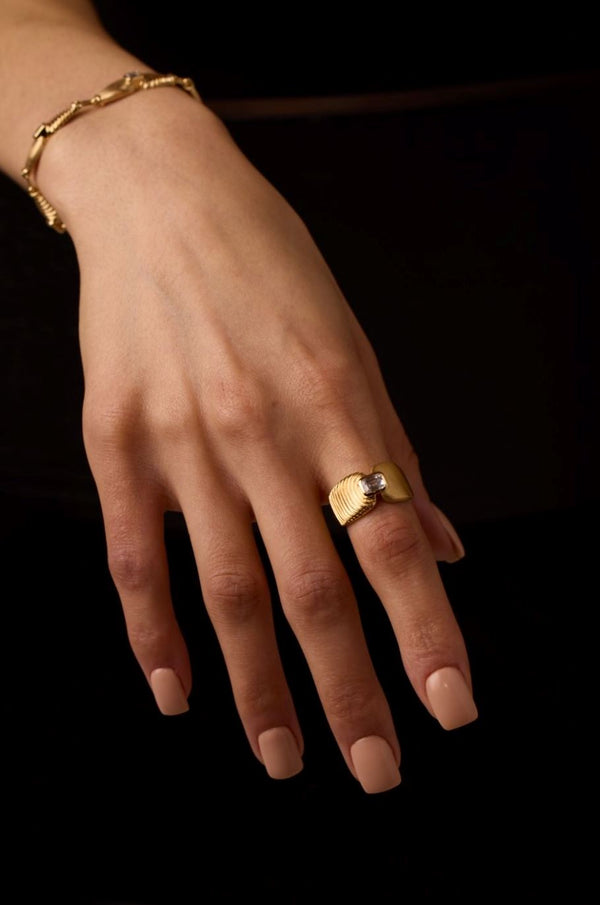 Almasika Adiré Diamond Ring