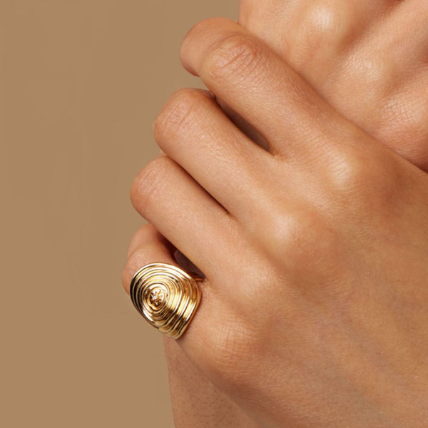 Almasika Stella Diamond Signet Ring