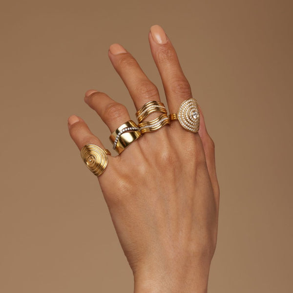 Almasika Vici Diamond Signet Ring