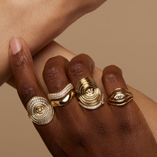 Almasika Vici Diamond Signet Ring