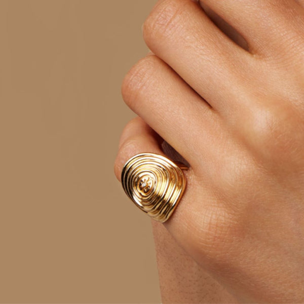 Almasika Vidi Diamond Signet Ring