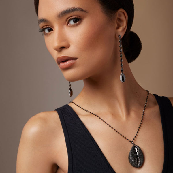 Almasika Le Cauri Endiamanté Black Gold Diamond Très Grand Necklace