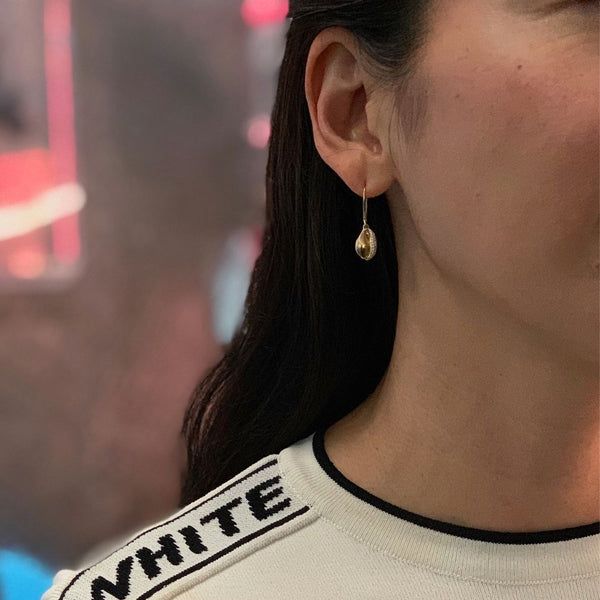 Almasika Le Cauri Endiamanté Full Pavé Black And White Gold Diamond Drop Earrings