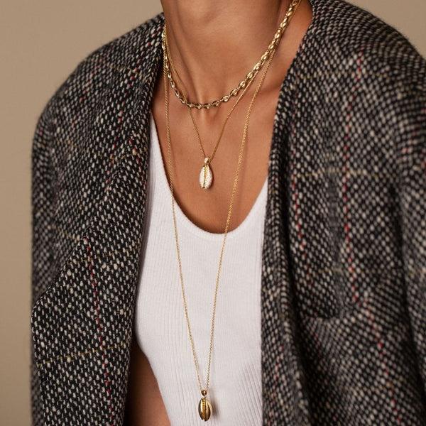 Almasika Le Cauri Endiamanté Pavé Black Gold Grand Cauri Necklace