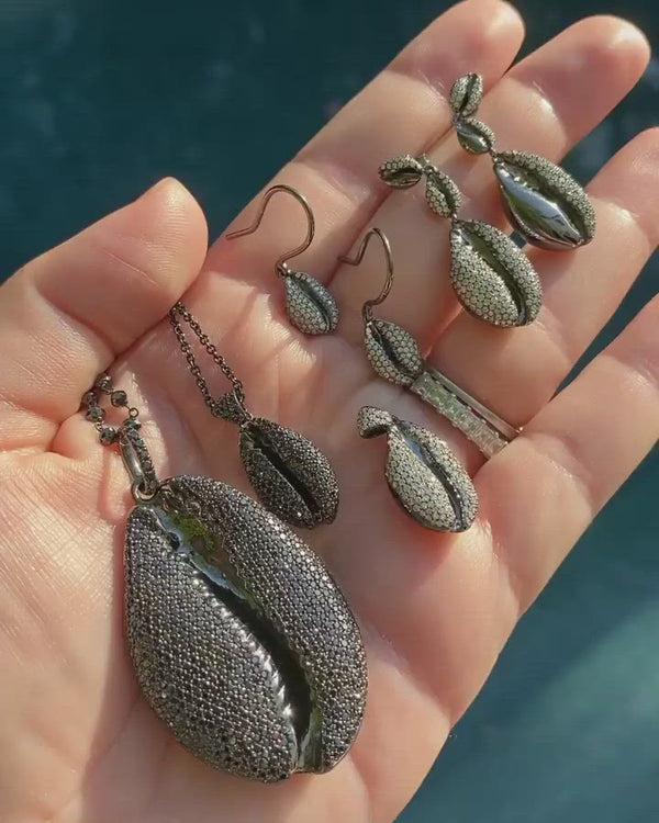 Almasika Le Cauri Endiamanté Pavé Black Gold Grand Cauri Necklace