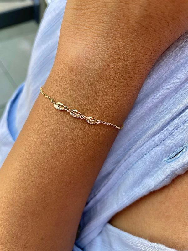 Almasika Le Cauri Endiamanté Petite Triple Shell Bracelet