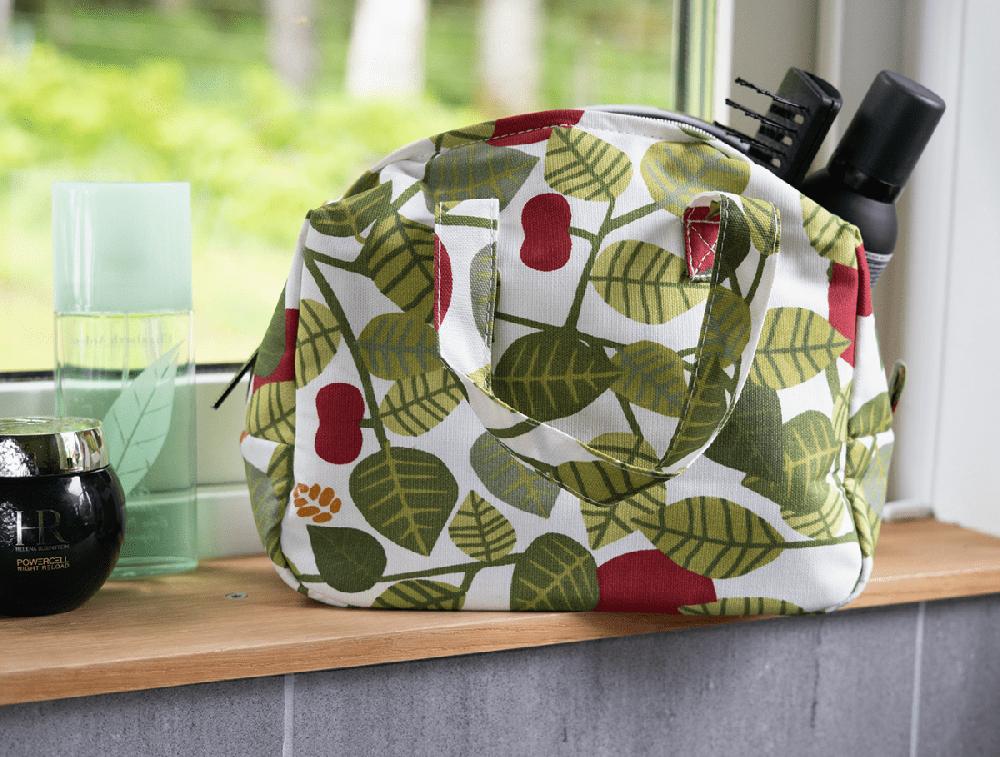 Alo Yoga Apple Toiletry Bag Green