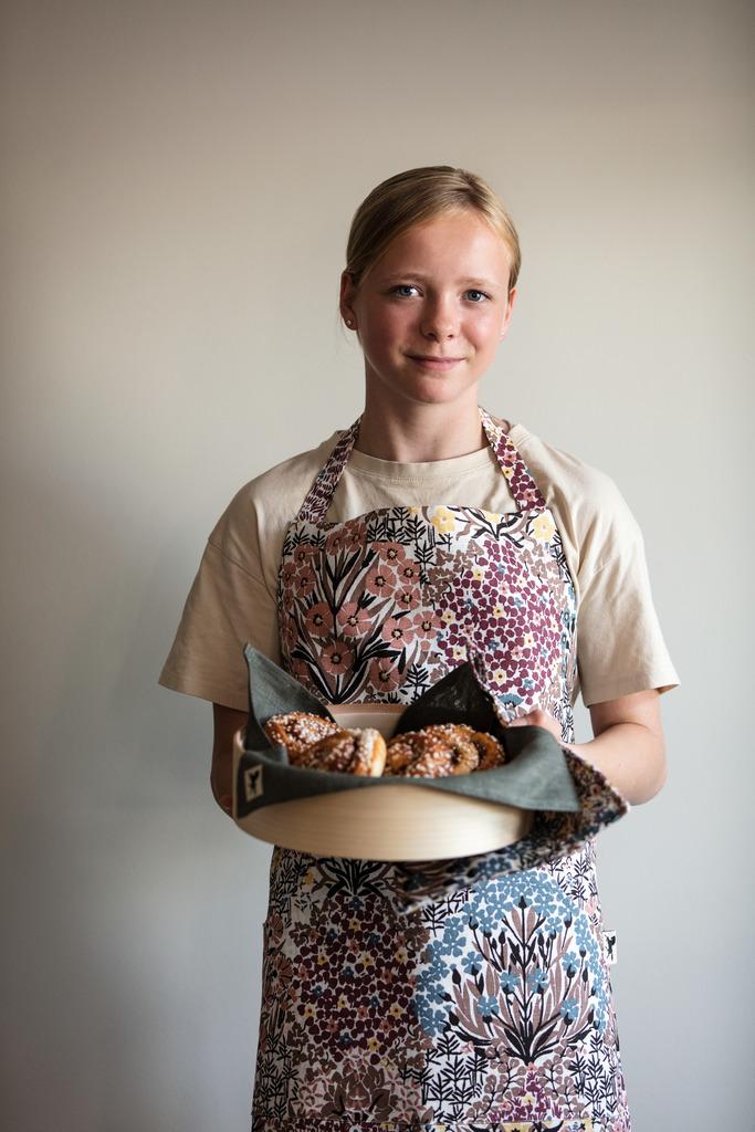 Alo Yoga Botanic Garden Apron Pink Brown