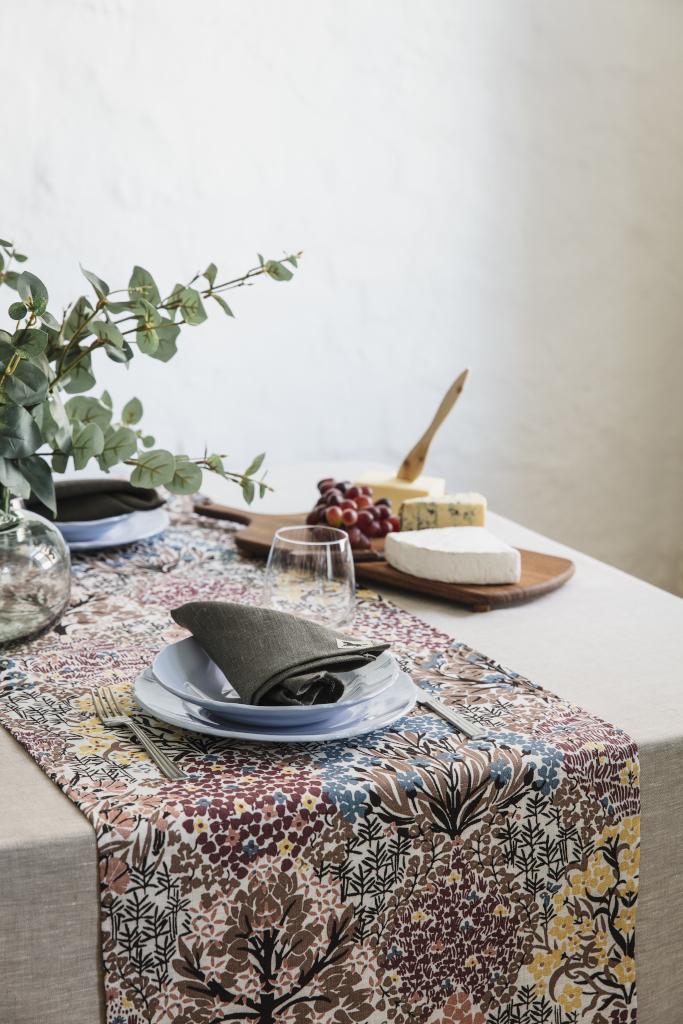 Alo Yoga Botanic Garden Table Runner Pink Brown