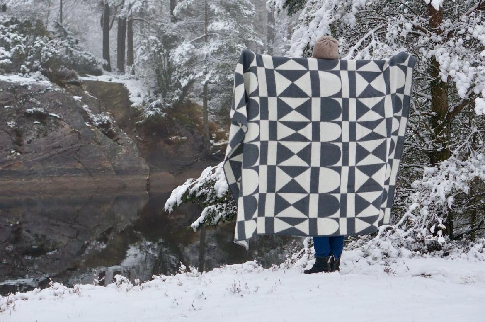 Alo Yoga Bows Blanket Grey