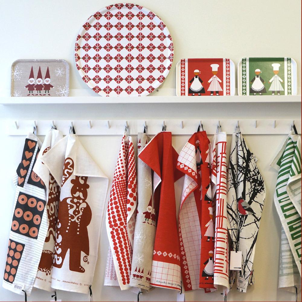 Alo Yoga Kökspolka Tray White Red 45cm