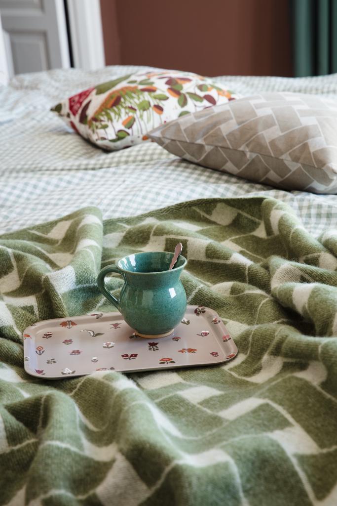 Alo Yoga Korg Blanket Green Offwhite