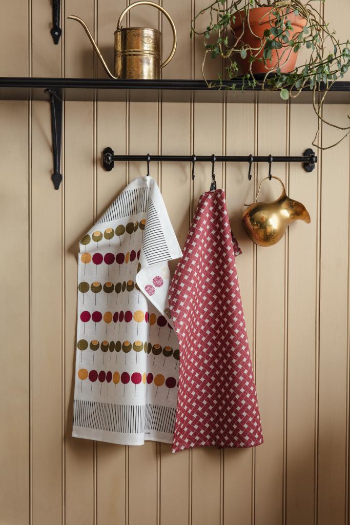 Alo Yoga Korg Tea Towel Red