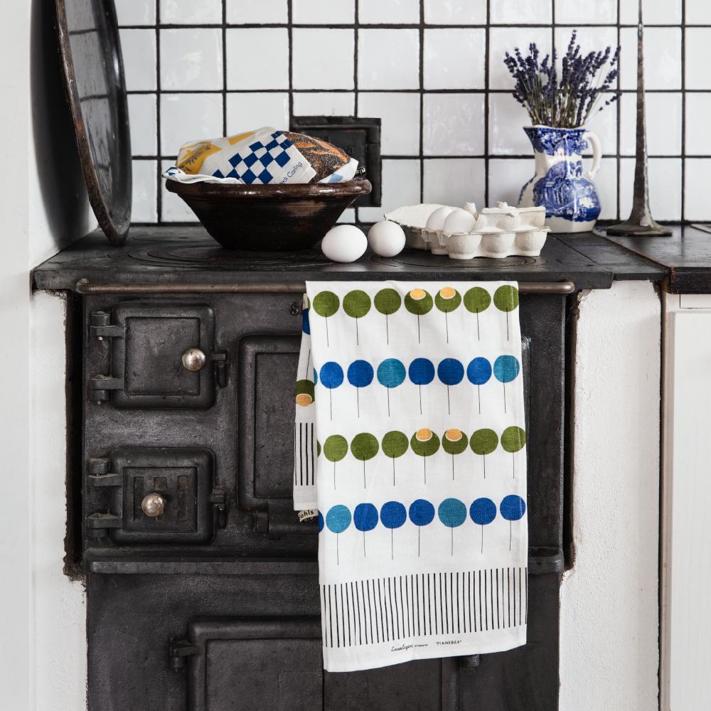 alo yoga Pinnebär tea towel blue green