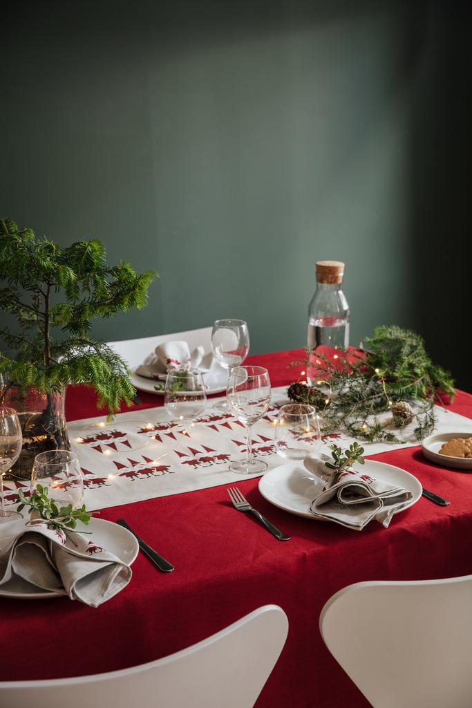 Alo Yoga Tomtenisse Table Runner