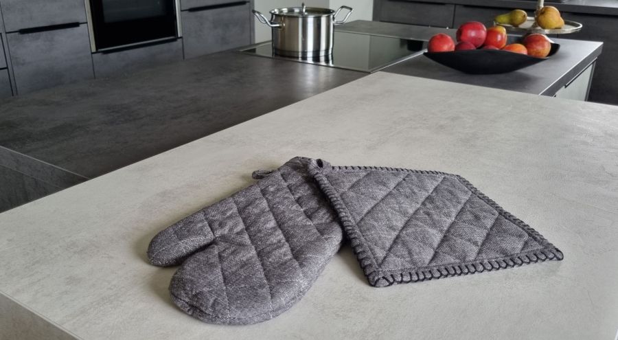 Ambiente Haus Grey Oven Glove & Oven Cloth Set