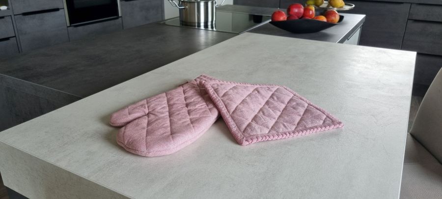 Ambiente Haus Pink Oven Glove & Oven Cloth Set