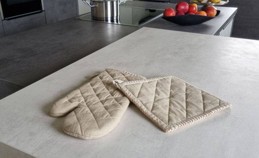 Ambiente Haus Beige Shades Oven Glove & Oven Cloth Set