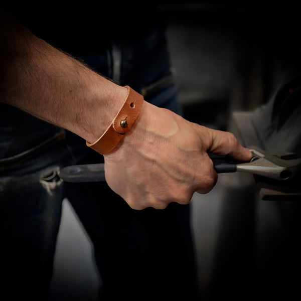 American Bench Craft Canyon Button Stud Bracelet