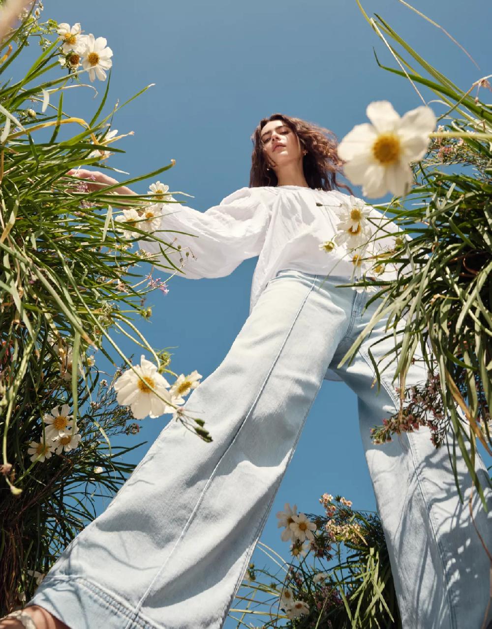 american eagle AE Dreamy Drape Stretch Low-Rise Baggy Wide-Leg Jean