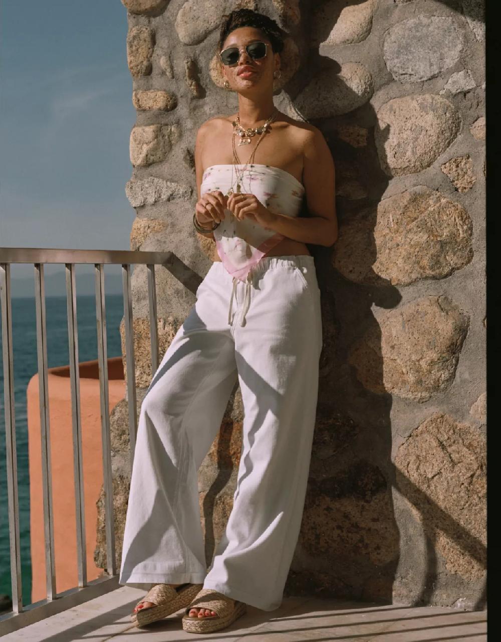 american eagle AE Stretch Low-Rise Ultra Wide-Leg Pull-On Jean