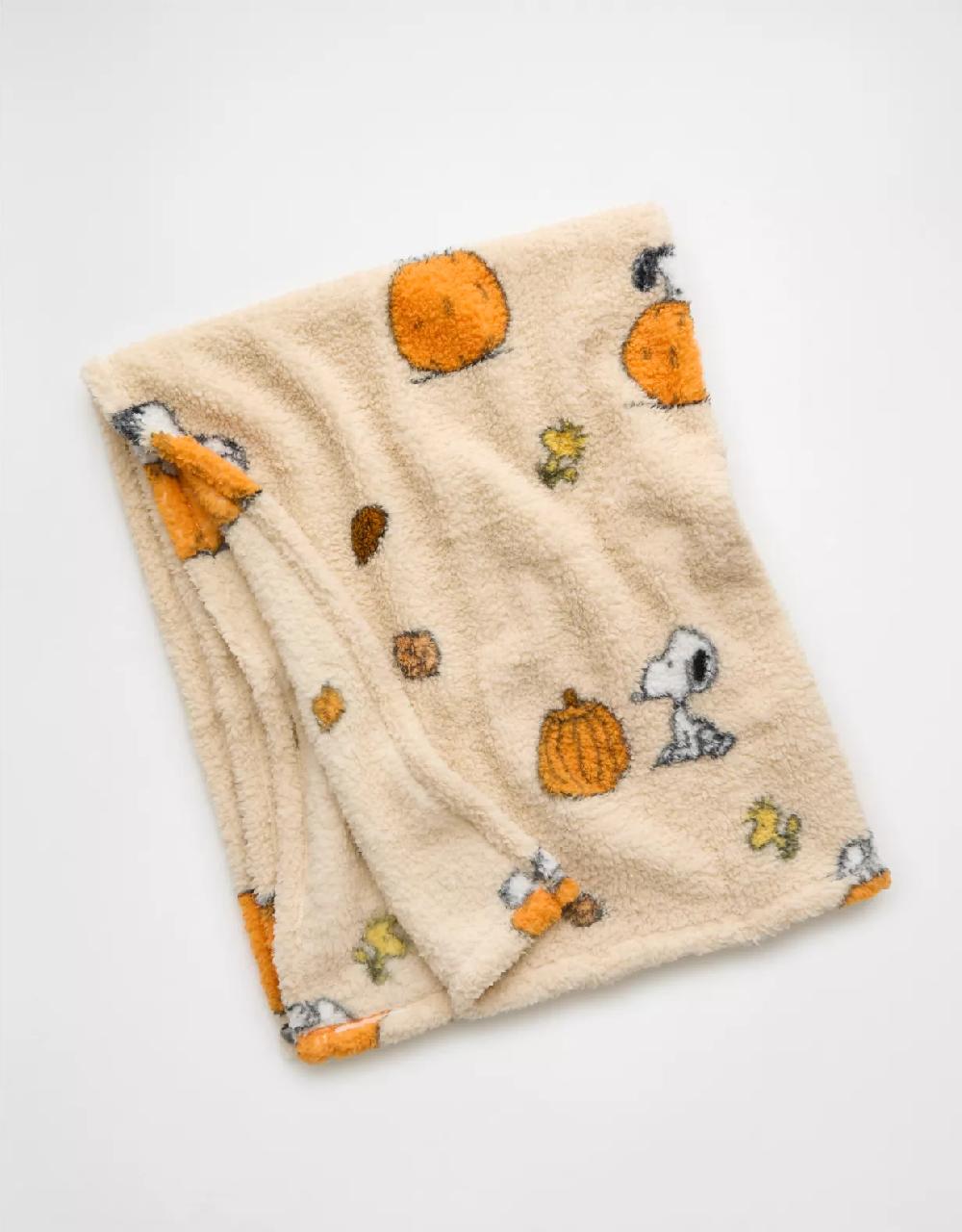 american eagle AE Snoopy Fall Blanket