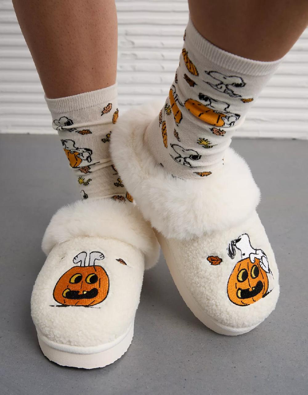 american eagle AE Snoopy Pumpkin Scuff Slipper