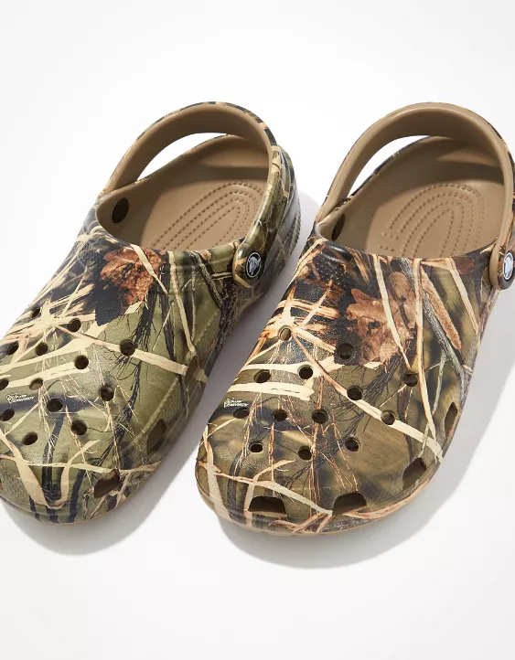 American Eagle Crocs Men's Classic Realtree Clog