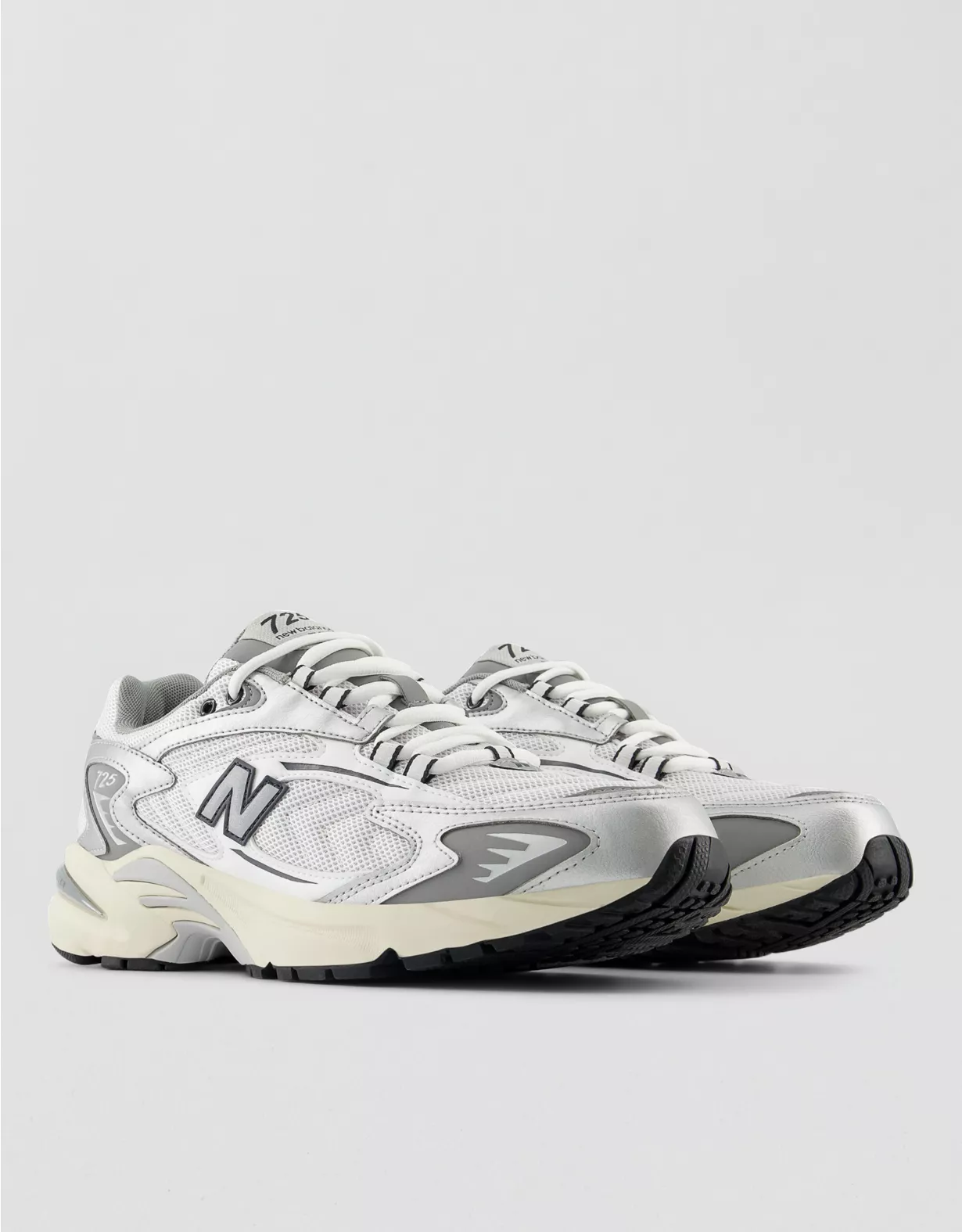 american eagle New Balance Men's 725 Sneaker